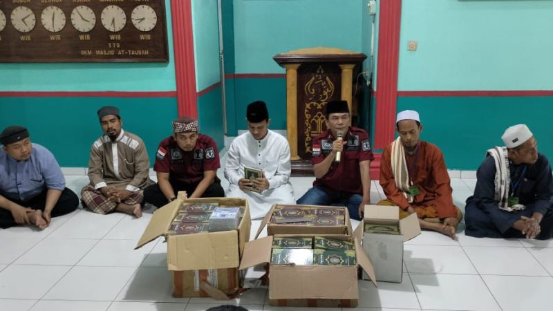 Pesantren AD Dhiya Berikan Bantuan 160 Al Quran dan 80 buku Panduan sholat Kepada LP Lab Ruku. 