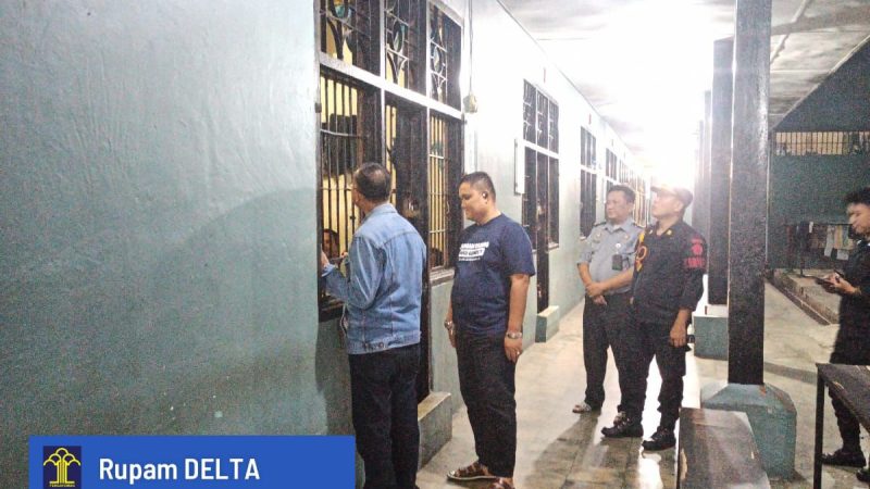 Saat Libur Nasional, Kalapas Labuhan Ruku Cek Blok Hunian Pastikan Keamanan Tetap Terjaga. 