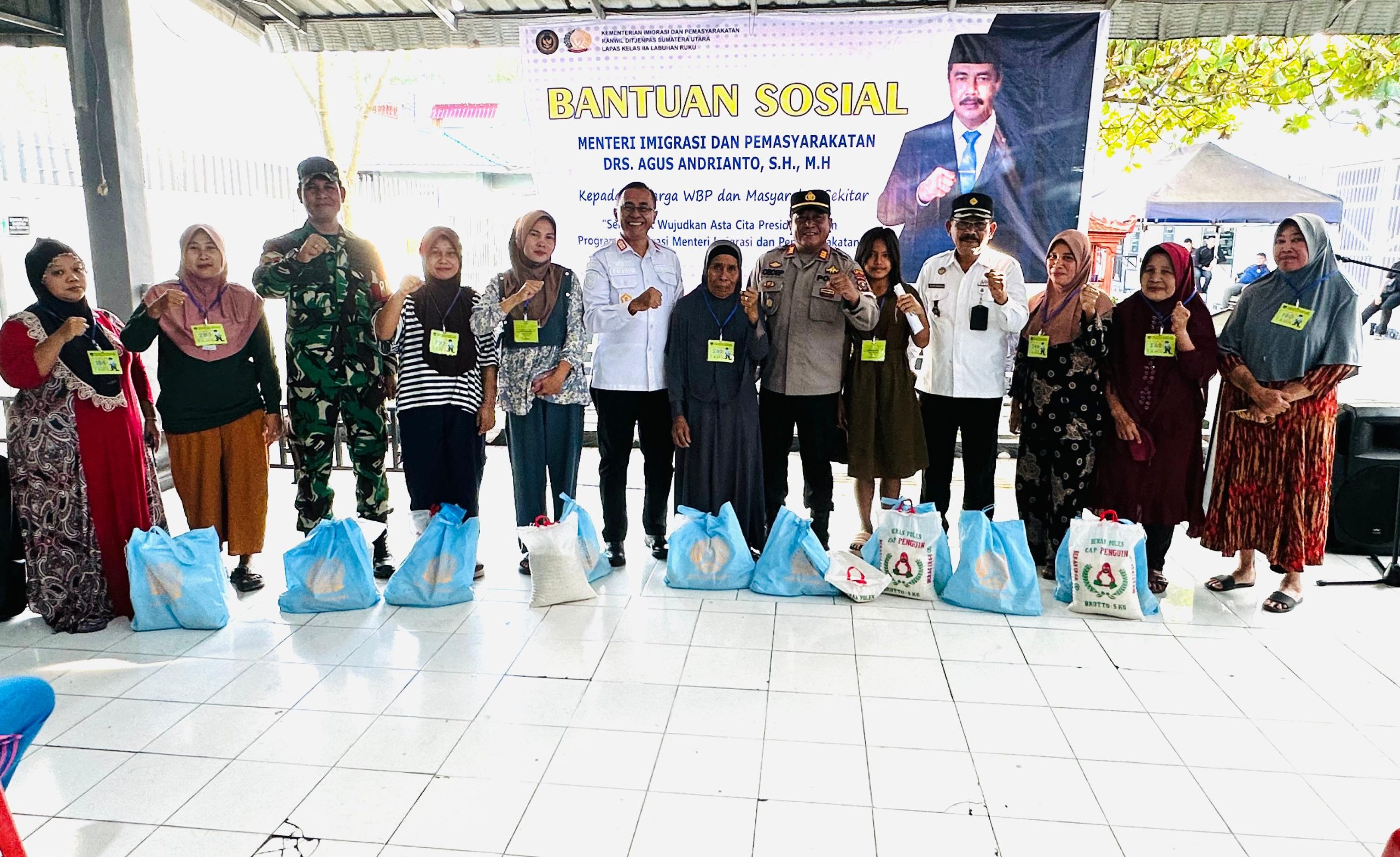 Bukti Nyata Wujudkan Program Menteri Imigrasi dan Pemasyarakatan,Kalapas Soetopo Bagikan 119 Paket Sembako. 