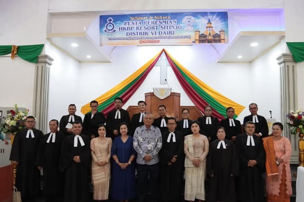 Bupati Dairi Bersama Ketua TP PKK Hadiri Pesta Peresmian HKBP Eben Ezer Resort Sitinjo Distrik VI