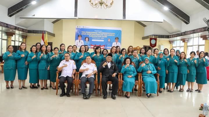 Bupati Dairi Melantik Pengurus Tim Penggerak PKK Dairi Periode 2025-2030, Bupati; Ini Tugas Mulia, Berusahalah Naik Kelas