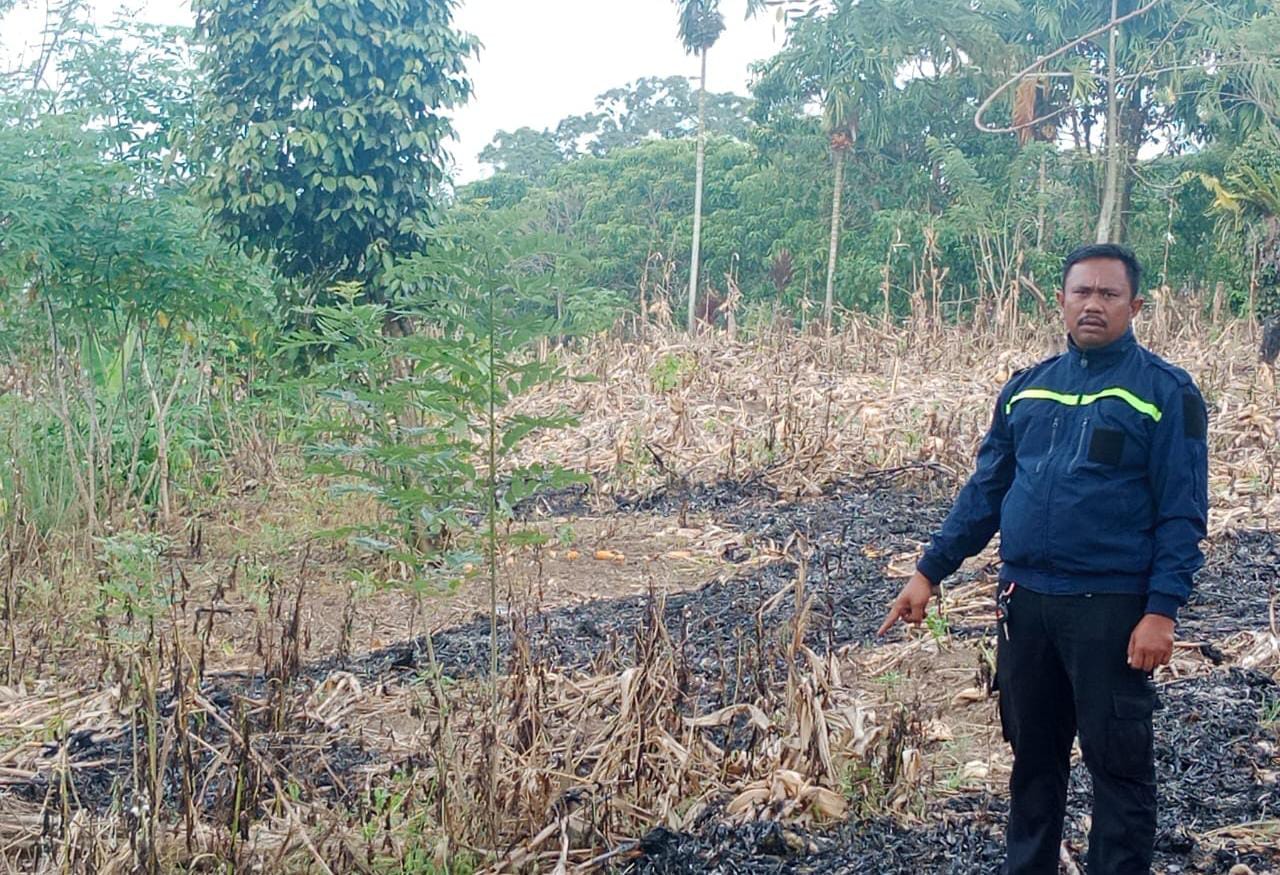 Lintasi Jalan Berbatu 3 Jam, Bhabinkamtibmas Liang Jering Cek 5 Titik Hotspot Terpantau Lancang Kuning