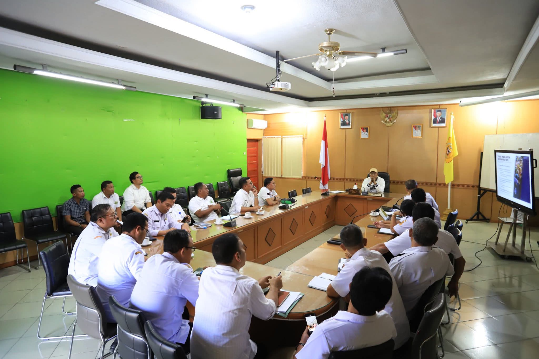 Bupati Dairi Pimpin Rakor Percepatan Pembangunan Sekolah Rakyat di Ruang Rapat Bupati Dairi