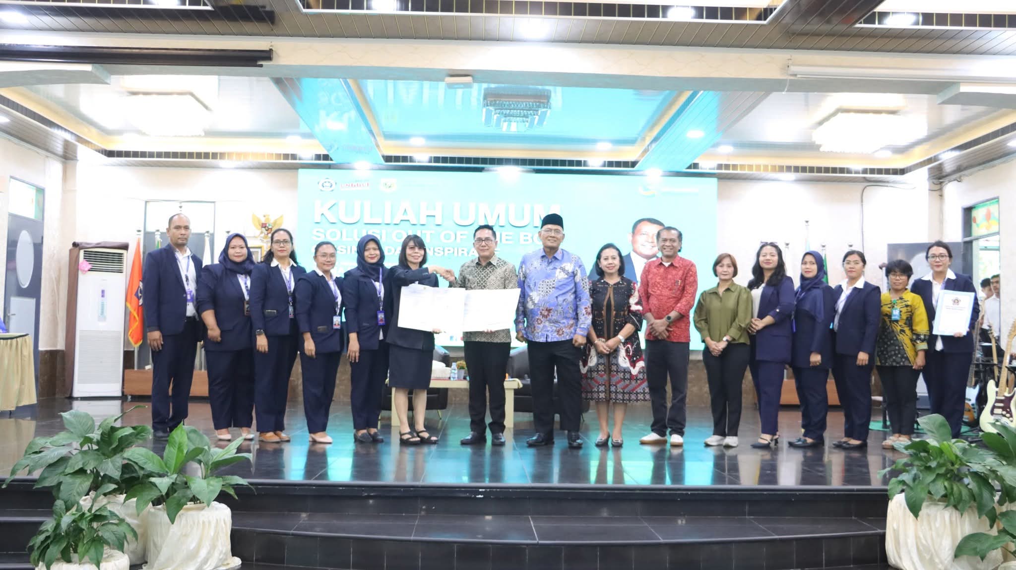 Bupati Dairi Berikan Kuliah ‘Berkeadilan Bagi yang Berketerbatasan’ di STIKES Mitra Husada Medan