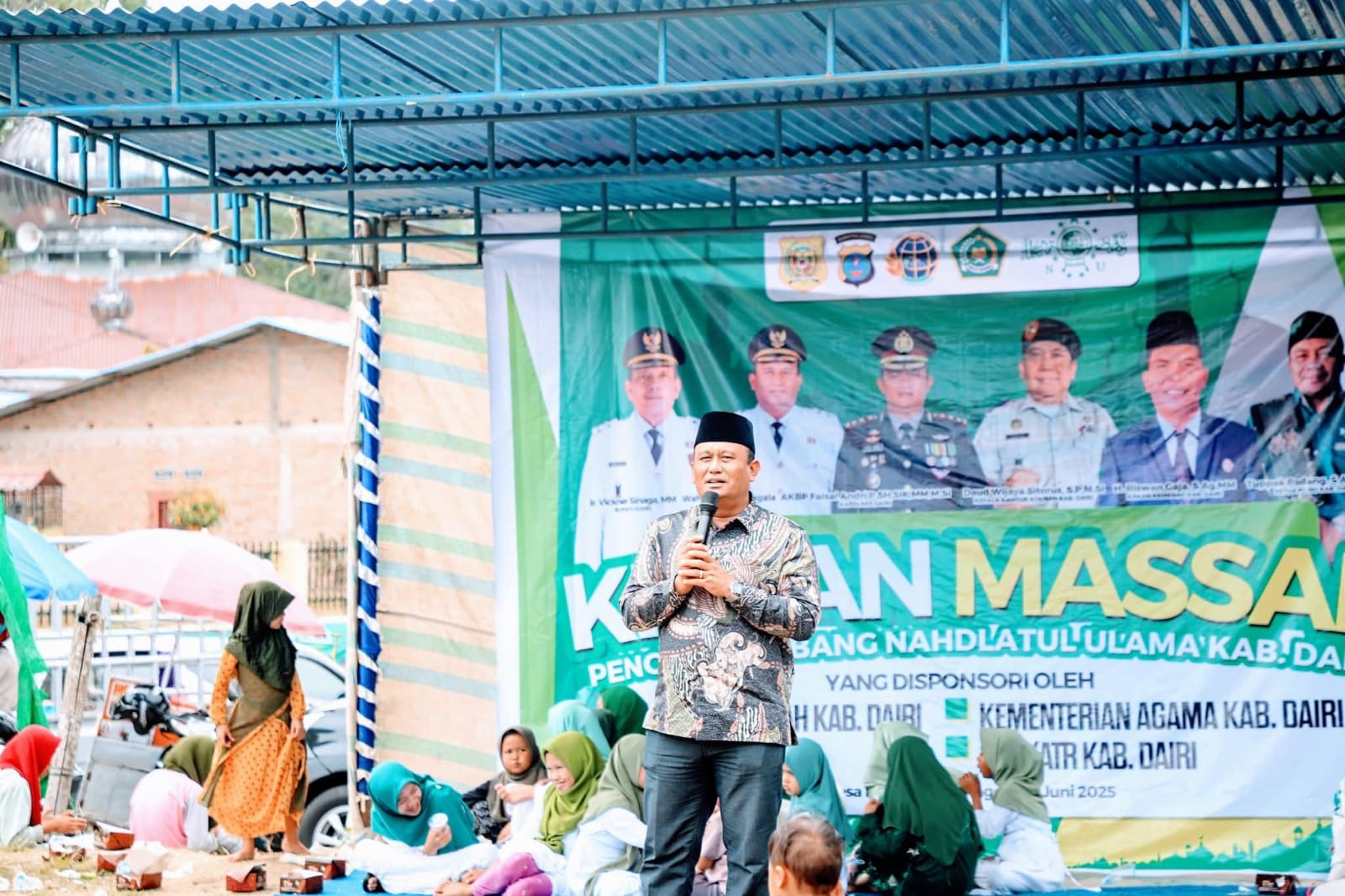 Wabup Dairi Hadiri Kegiatan Khitan Massal dan Berikan Santunan