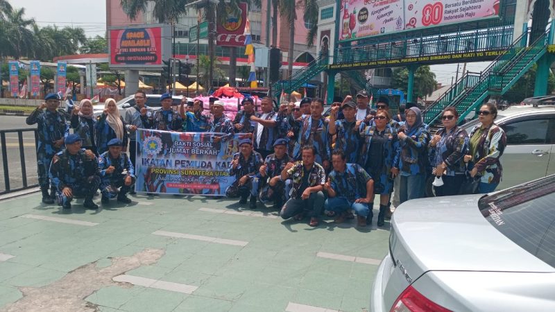 HUT IPK Ke 56, DPD IPK Provinsi Sumatera Utara Berbagi 1000 Nasi Kotak Di Depan Pintu Masuk Mesjid Raya Al Mashun Medan