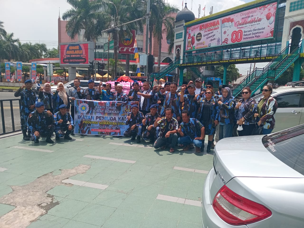 HUT IPK Ke 56, DPD IPK Provinsi Sumatera Utara Berbagi 1000 Nasi Kotak Di Depan Pintu Masuk Mesjid Raya Al Mashun Medan
