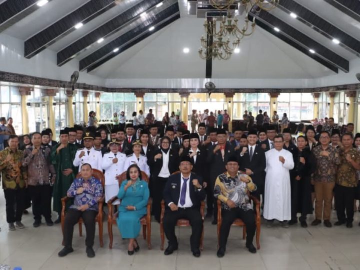 Lantik Pejabat Di Lingkungan Pemkab Dairi, Bupati Dairi : Jaga Kekompakan, Mari Tulus Mengabdi Kepada Masyarakat