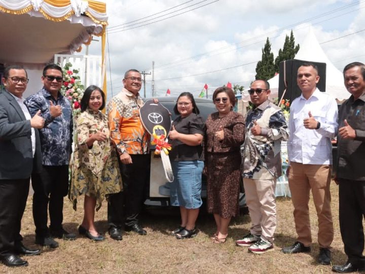 PT. BPR NBP 8 Sidikalang Serahkan Hadiah Tabungan Pundi, Bupati Harapkan Sinergi Dan Kontribusi BPR Untuk Membangun Dairi