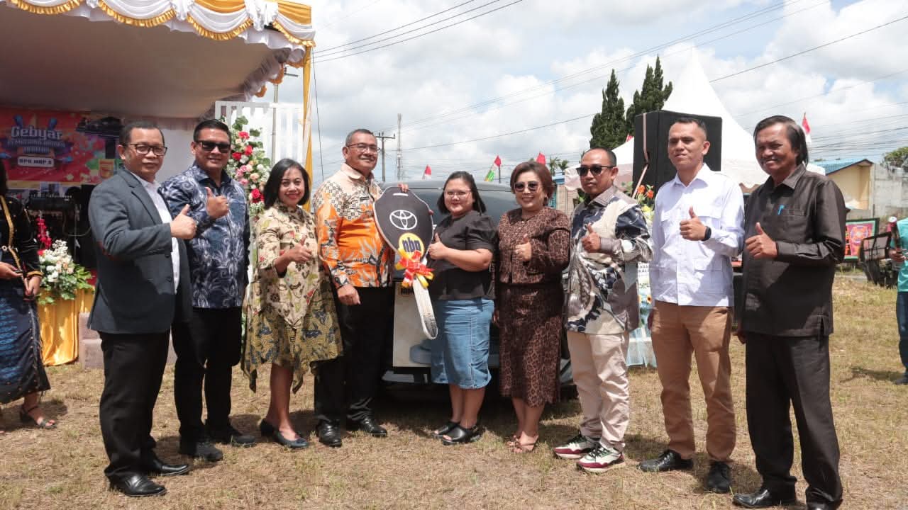 PT. BPR NBP 8 Sidikalang Serahkan Hadiah Tabungan Pundi, Bupati Harapkan Sinergi Dan Kontribusi BPR Untuk Membangun Dairi
