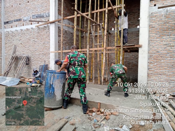 Babinsa Koramil 11/Simpang Empat Bersama Warga Gelar Gotroy Bangun Masjid Nurul Yaqin