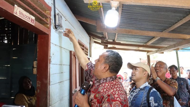 Bupati Dairi Resmikan Jaringan Listrik di Dusun Juma Kancil Desa Onan Lama Kecamatan Pegagan Hilir