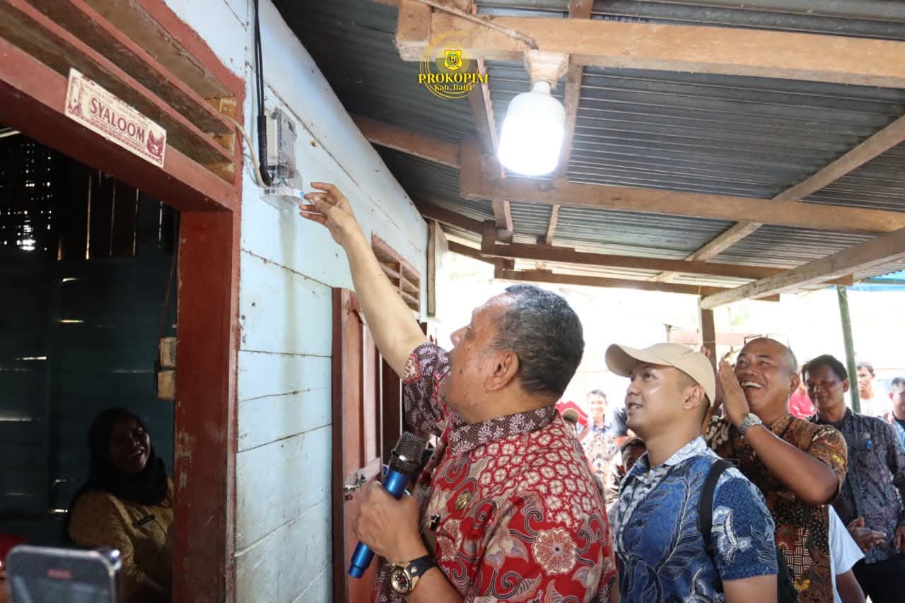 Bupati Dairi Resmikan Jaringan Listrik di Dusun Juma Kancil Desa Onan Lama Kecamatan Pegagan Hilir