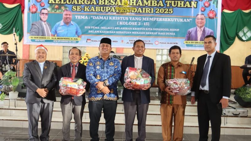 Wakil Bupati Dairi Lepas Pawai dan Hadiri Acara Natal Keluarga Besar Hamba Tuhan se- Kabupaten Dairi Tahun 2025
