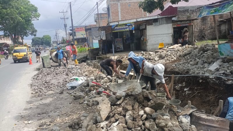 Saat Di Tanya Terkait Kegiatan Drainase Oknum Staf Bidang Cipta Karya PUTR Kabupaten Karo Menjawab Dengan Arogan