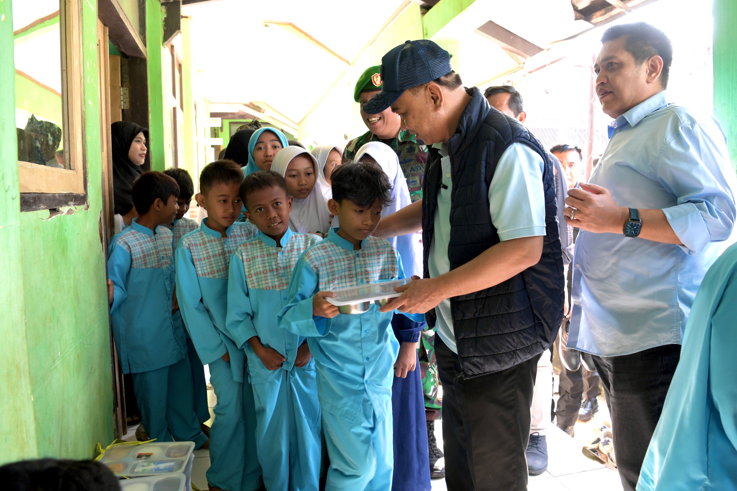 Menkop: Libatkan Koperasi, Program Uji Coba MBG Di Sukabumi Jadi Percontohan