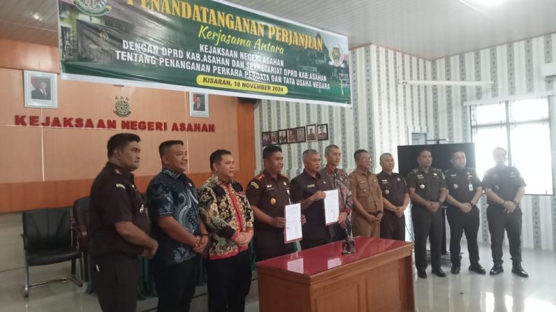 Kajari dan DPRD Asahan Tandatangani MoU Penanganan Perkara Perdata dan Tata Usaha Negara