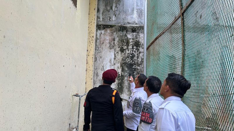 Lapas Labuhan Ruku Lakukan Kontrol Keliling Guna Pastikan Keamanan Tetap Terjaga.