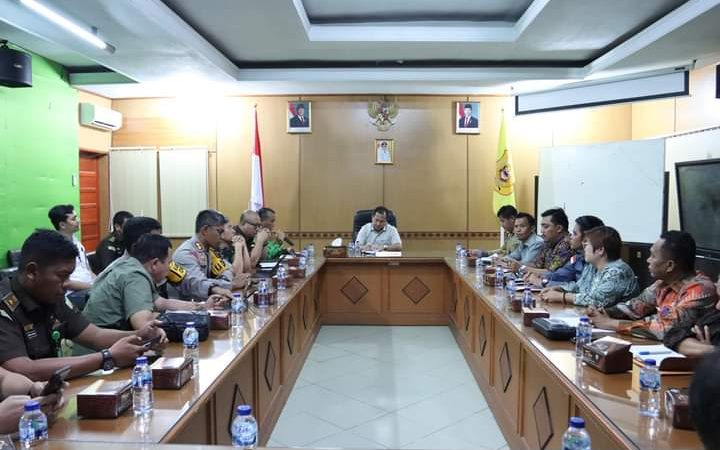 Pimpin Rapat Tim Koordinasi Desk Pilkada Kabupaten Dairi Tahun 2024, Pj. Bupati Dairi Berharap Desk Pilkada Dapat Bekerja Sesuai Dengan Tupoksinya