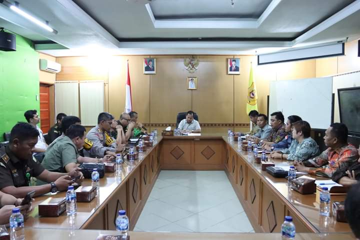 Pimpin Rapat Tim Koordinasi Desk Pilkada Kabupaten Dairi Tahun 2024, Pj. Bupati Dairi Berharap Desk Pilkada Dapat Bekerja Sesuai Dengan Tupoksinya