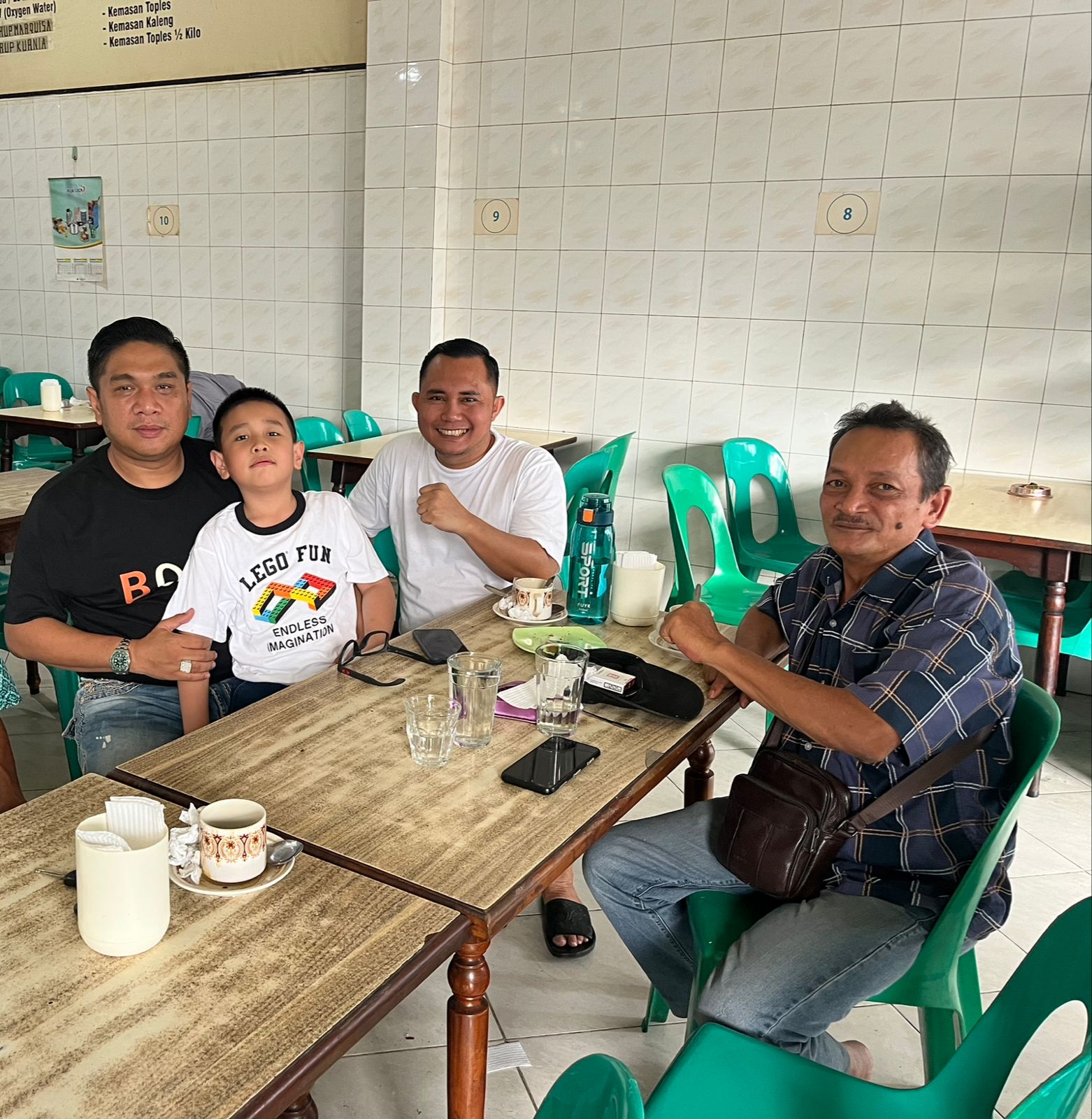 Usai Kunjungan ke Rumah Ibunda Tercinta, Kombes Pol Muhammad Iqbal Simatupang Sempatkan Ngopi Bareng Warga Kota Kisaran