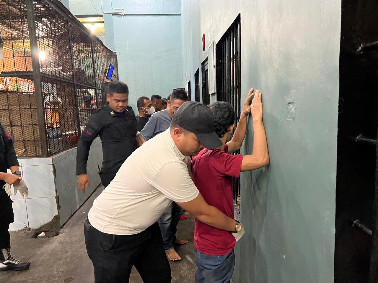 Guna Meningkatkan Keamanan LP Lab Ruku Kelas II A Rutin Gelar Razia. 