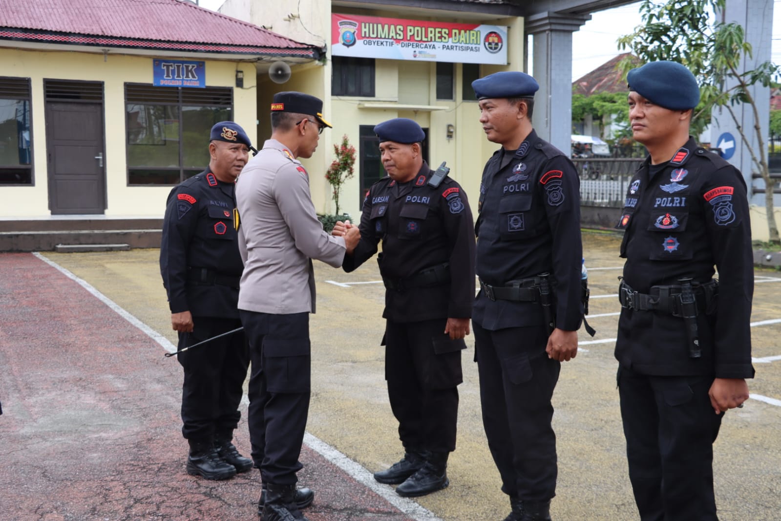 Kapolres Dairi Lepas Personil Brimob Kembali ke Polda Sumut, : Terimakasih Atas Kerjasamanya