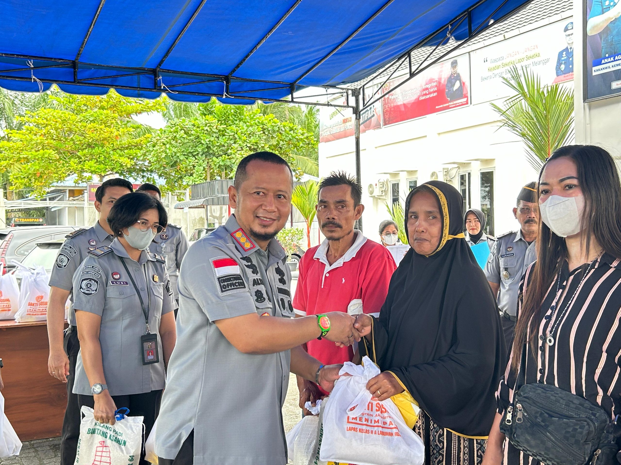 Lapas Labuhan Ruku Berikan Bantuan Sosial Kepada Keluarga Warga Binaan Guna Mendukung Program Akselerasi Menteri IMPAS. 