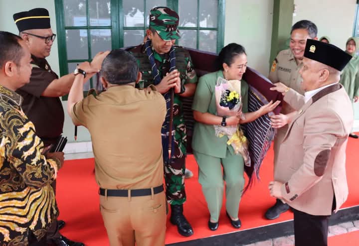 Danrem 023/KS PD I BB Kolonel Inf Jansen P. Nainggolan M. Sc Ramah Tama Bersama Forkopimda Dairi dan  Pakpak Bharat