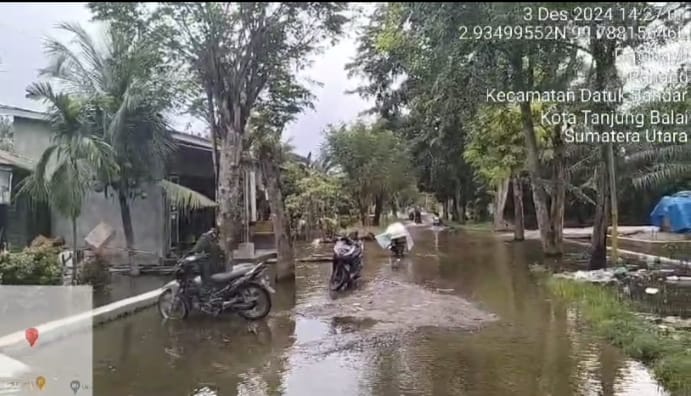 Banjir Akibatkan Pecahnya Tanggul Sungai Dua Ashaan Jadi Penghambat Peningkatan Jalan Menuju TPA Kecamatan Datuk Bandar Tanjung Balai