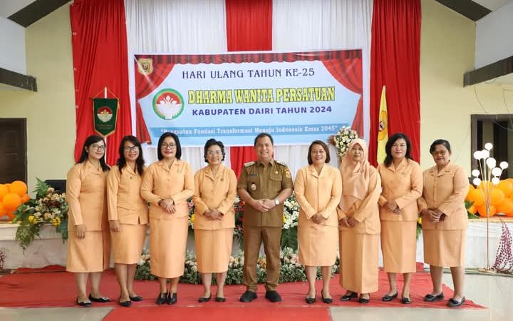 Hari Ulang Tahun (HUT) ke-25 Dharma Wanita Persatuan (DWP) Kabupaten Dairi dengan tema penguatan fondasi transformasi organisasi DWP menuju Indonesia emas 2045.