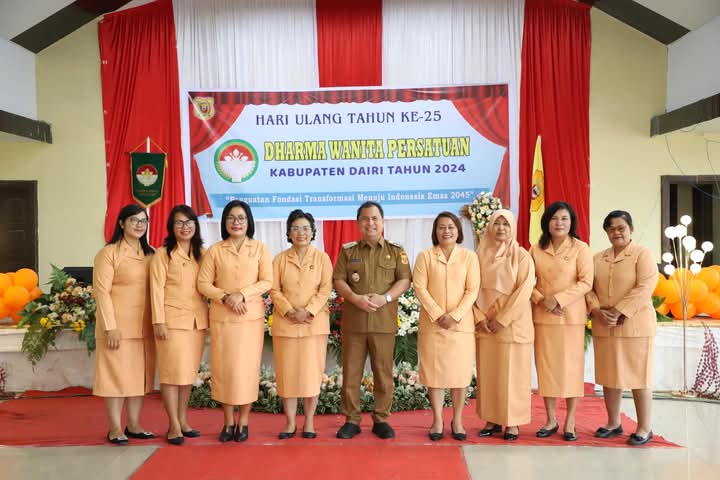 Hari Ulang Tahun (HUT) ke-25 Dharma Wanita Persatuan (DWP) Kabupaten Dairi dengan tema penguatan fondasi transformasi organisasi DWP menuju Indonesia emas 2045.