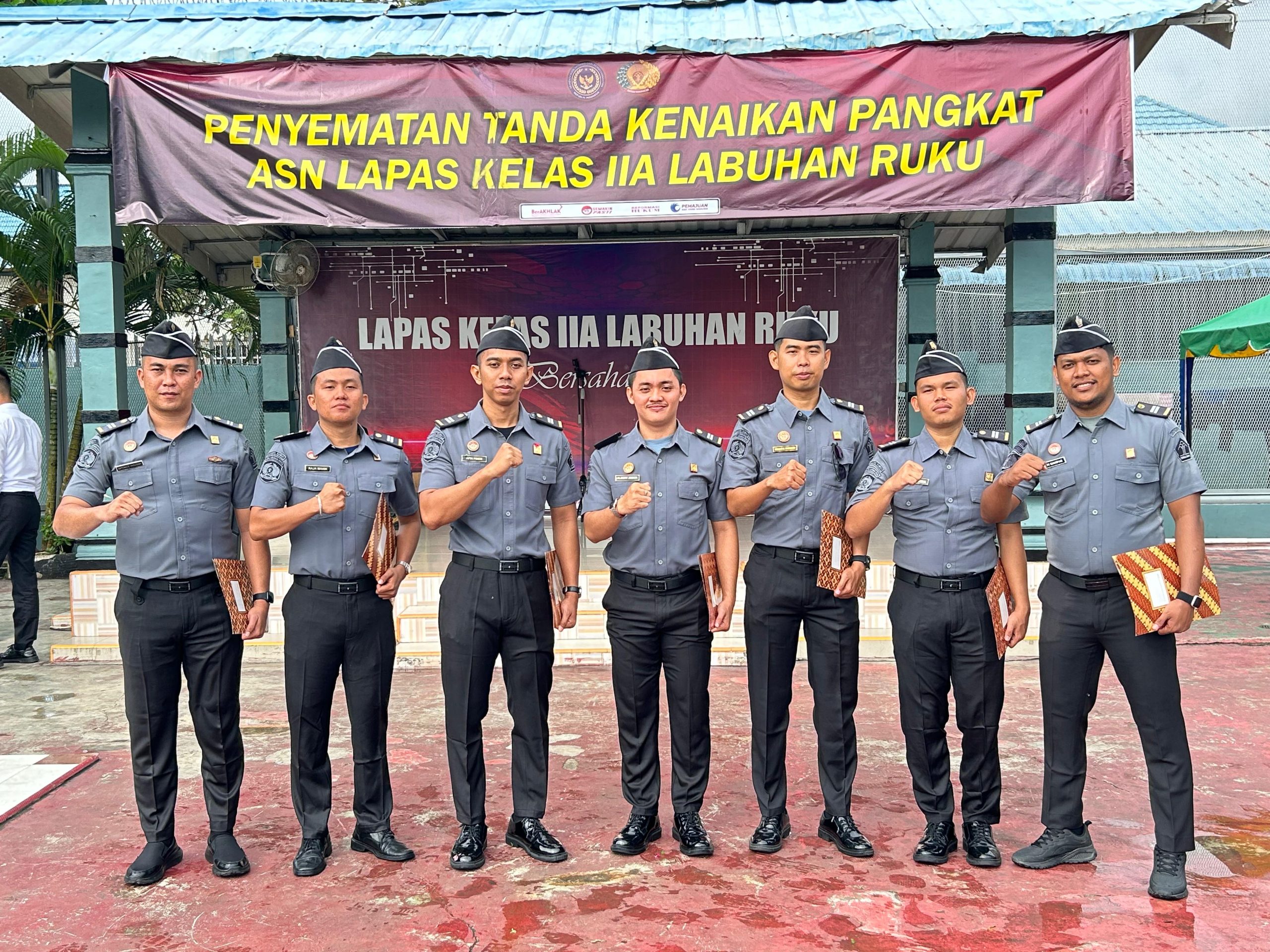 LP Lab Ruku Gelar Penyematan Tanda Kenaikan Pangkat Kepada 7 Pegawai.