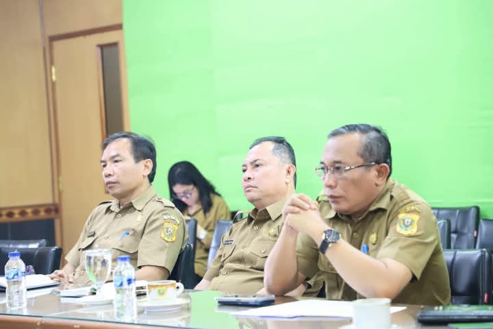  (Pj) Bupati Dairi Surung  Bantjin, di dampingi (Pj) Sekda  Dairi Jonny Hutasoit mengikuti Rapat Koordinasi Percepatan Penataan Tenaga non-ASN