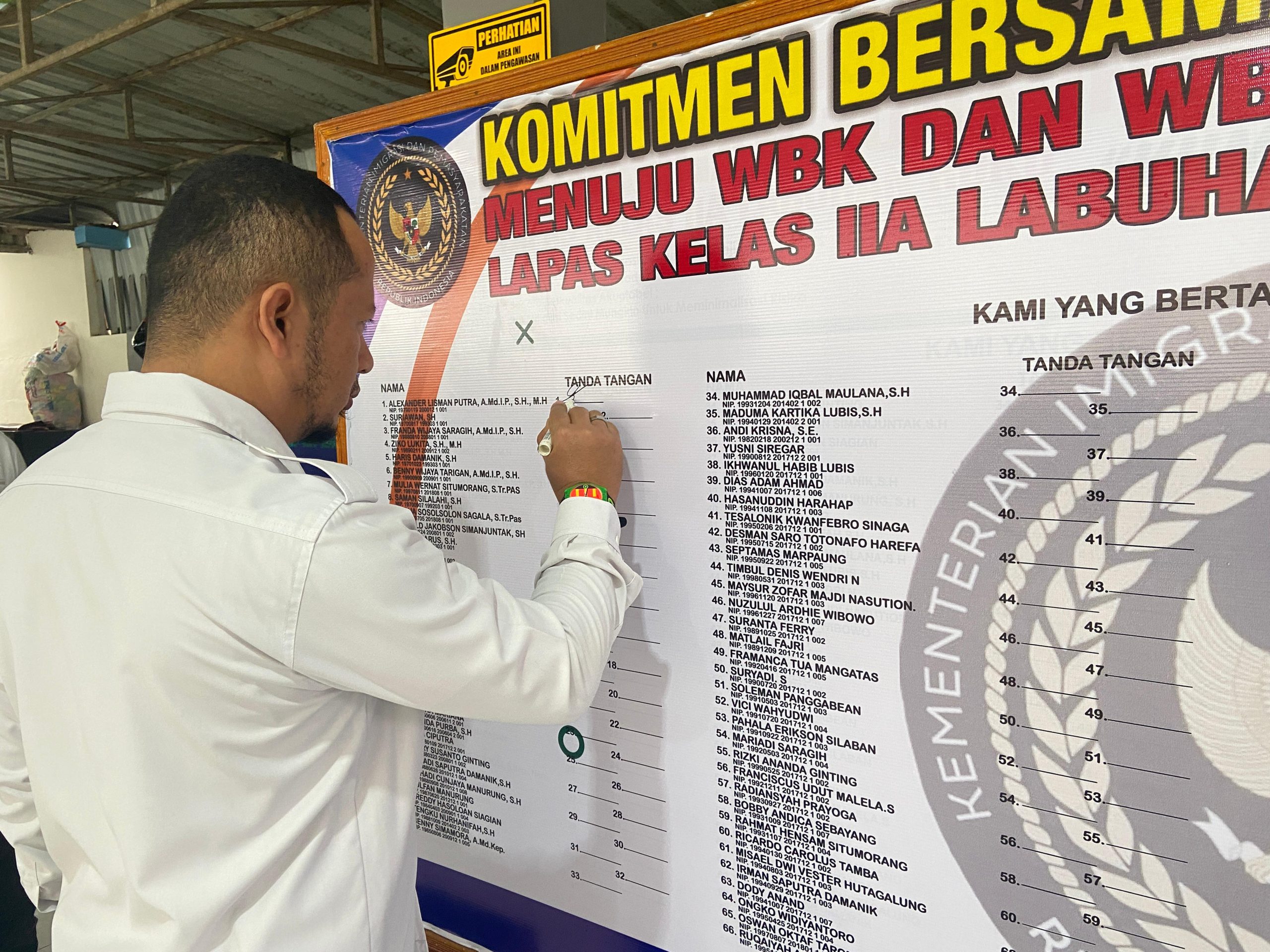Wujudkan kawasan WBK dan WBBM, Kalapas Kab Ruku Tandatangani Komitmen Bersama. 