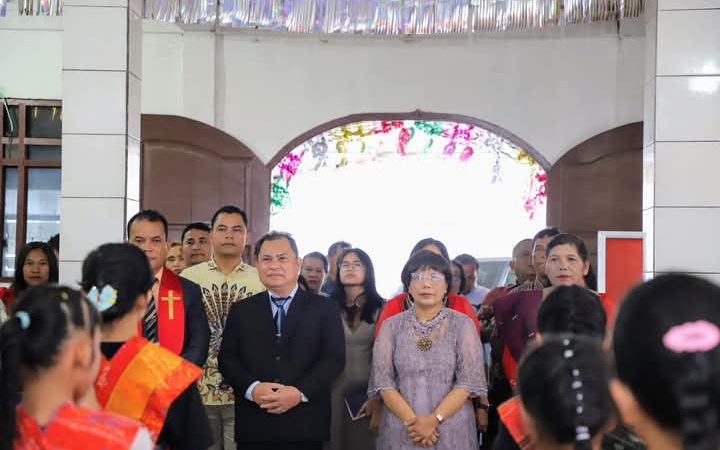 PJ Bupati Dairi Surung  Bantjin Bersama Istri  laksanakan Ibadah di(GSJA) Sentosa Ministry Kabupaten Dairi Minggu (2/02/2025)
