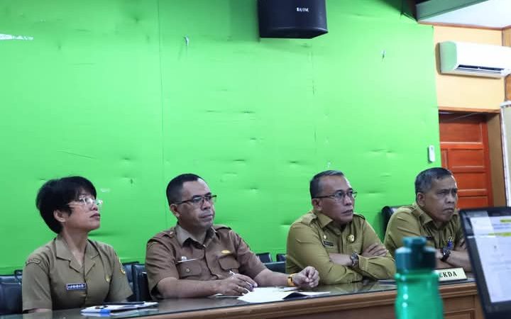 (Pj) Sekretaris Daerah Jonny Hutasoit ikuti Rapat Pelantikan Kepala/Wakil Kepala Daerah melalui zoom meeting 