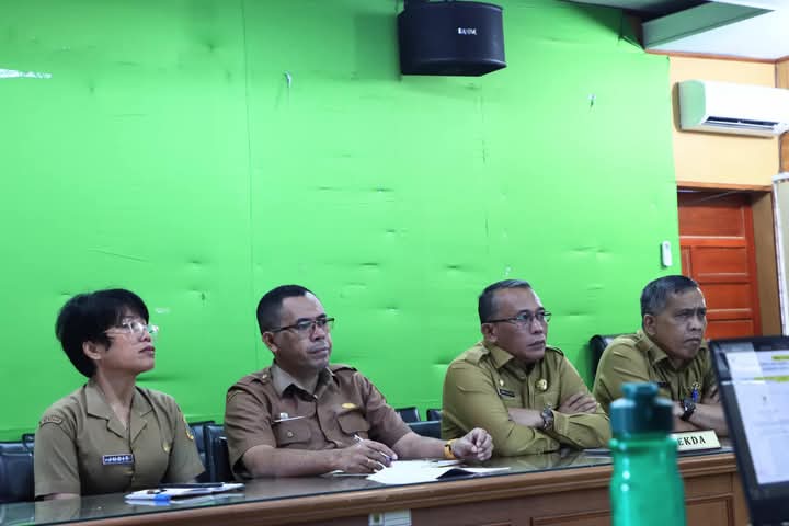 (Pj) Sekretaris Daerah Jonny Hutasoit ikuti Rapat Pelantikan Kepala/Wakil Kepala Daerah melalui zoom meeting 