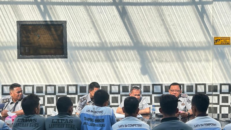 Kalapas Labuhan Ruku Berikan Arahan Kepada Tamping Kegiatan Kerja