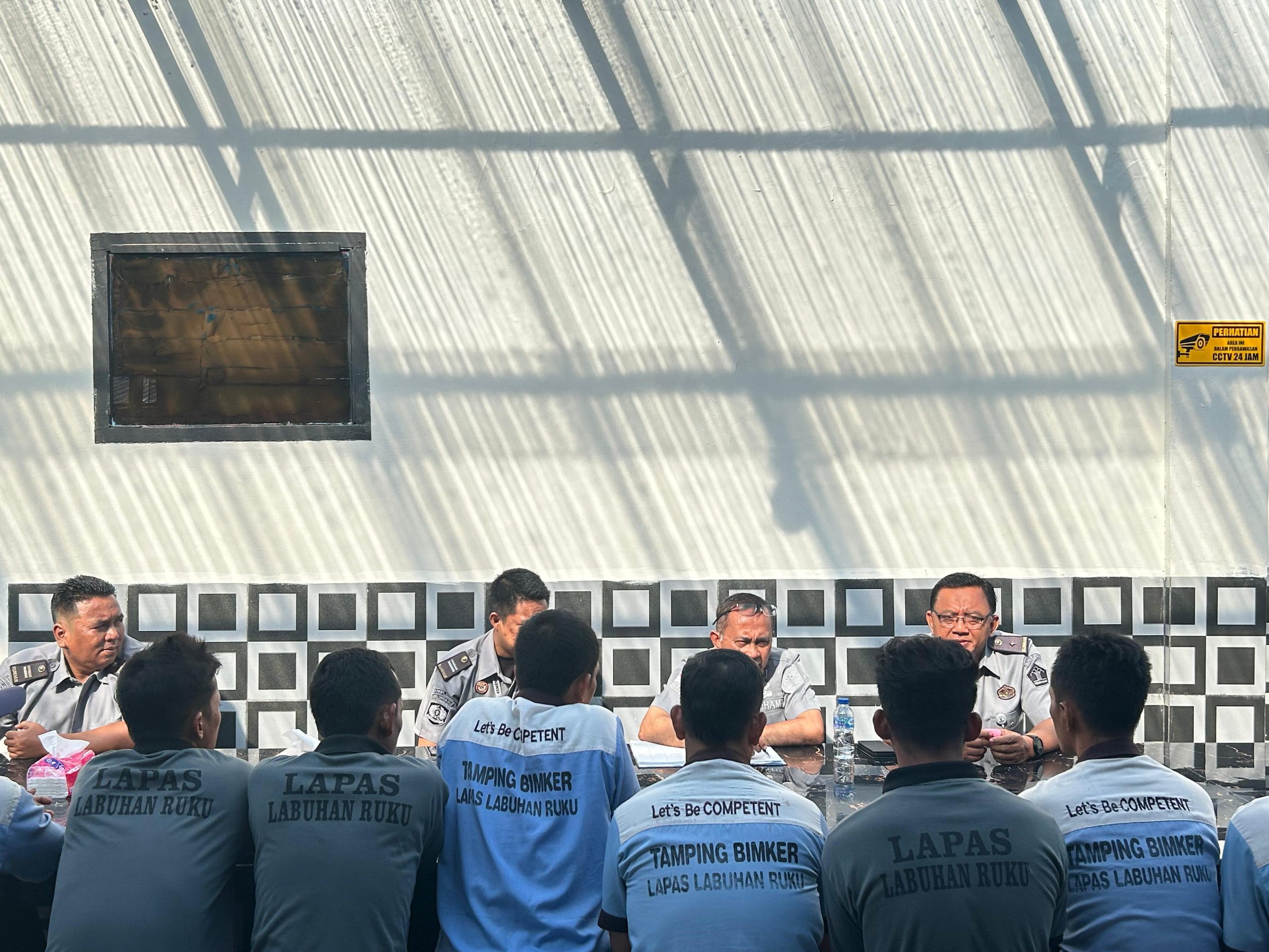 Kalapas Labuhan Ruku Berikan Arahan Kepada Tamping Kegiatan Kerja