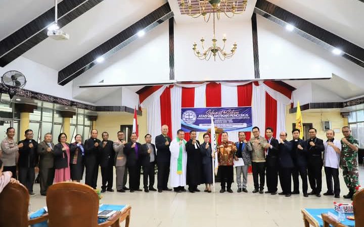 Pj Bupati Dairi Hadiri Pelantikan Pengurus Persekutuan Gereja-Gereja Indonesia Daerah Kabupaten Dairi Periode 2025-2030