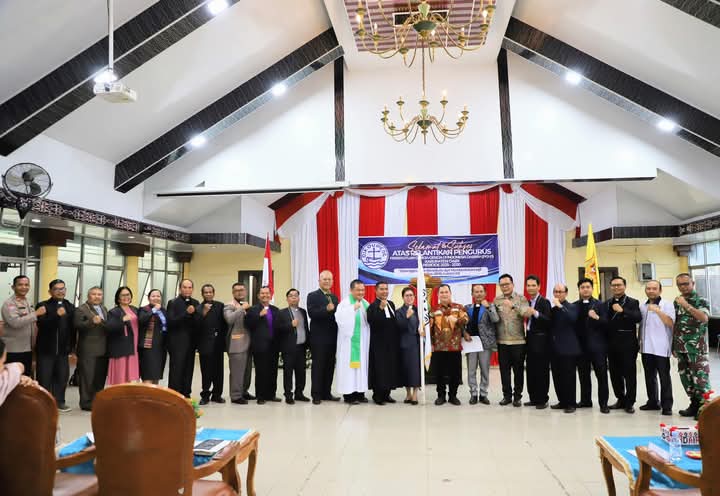 Pj Bupati Dairi Hadiri Pelantikan Pengurus Persekutuan Gereja-Gereja Indonesia Daerah Kabupaten Dairi Periode 2025-2030