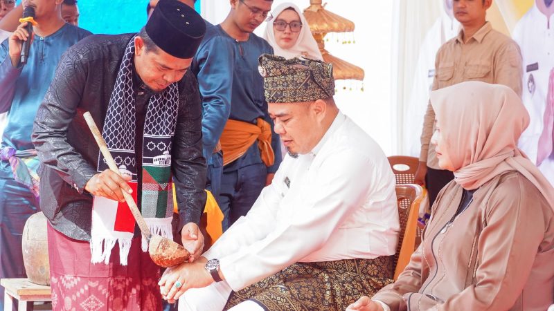 Sambut Bulan Suci Ramadhan, Wabup Syafrizal Mandi Belimau