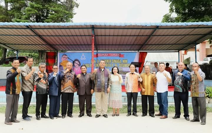 Bupati Dairi Kunjungi SD Swasta HKBP Sidikalang, Beri Motivasi Pentingnya Pendidikan