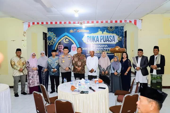 Bupati Dairi Ir. Vickner Sinaga bersama Wakil Bupati Dairi Wahyu Daniel Sagala hadiri acara buka puasa bersama 