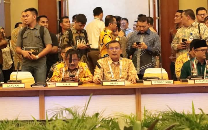 Bupati Dairi Ir. Vickner Sinaga, bersama  Bupati dan Wali Kota se-Sumatera Utara hadiri Rapat Umum Pemegang Saham Tahunan (RUPS) PT. Bank Sumut 