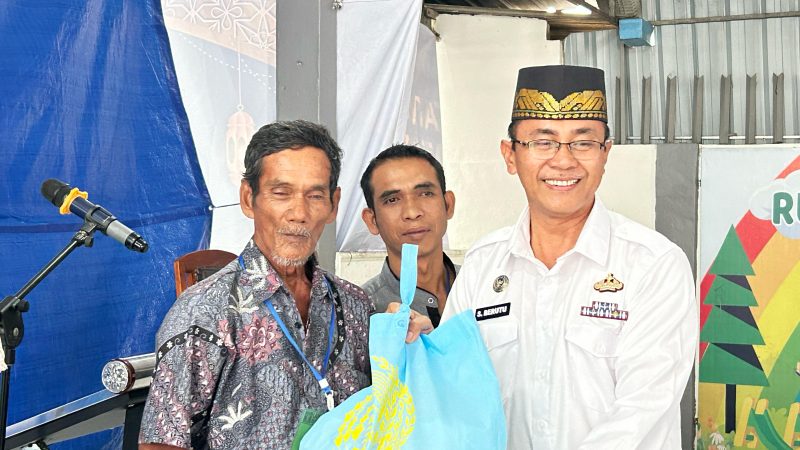 Kakanwil Ditjenpas Sumut dan LP Lab Ruku Buka Bersama Dan Bagikan Sembako kepada Keluarga Warga Binaan serta Masyarakat Sekitar