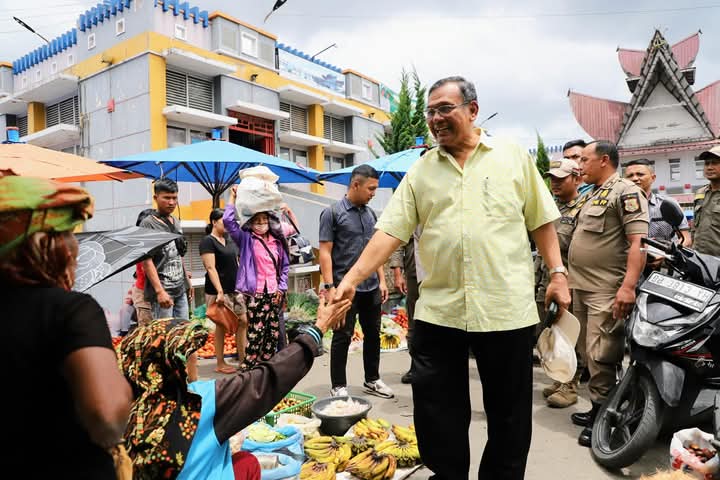 Jelang Hari Raya Idul Fitri 1446 H Bupati Dairi Pastikan Harga Bahan Pokok dan Produk Usaha Daerah Stabil