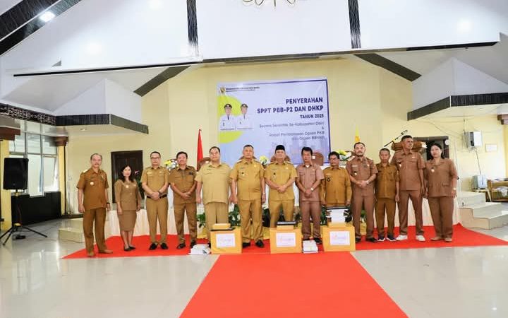 Bupati Dairi Ir. Vickner Sinaga dan Wakil Bupati Dairi Wahyu Daniel Sagala Hadiri Acara Penyerahan SPPT PBB-P2 dan DHKP 