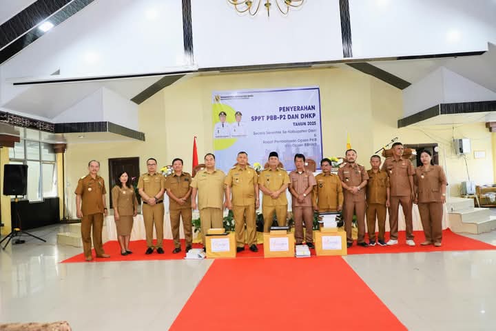 Bupati Dairi Ir. Vickner Sinaga dan Wakil Bupati Dairi Wahyu Daniel Sagala Hadiri Acara Penyerahan SPPT PBB-P2 dan DHKP 